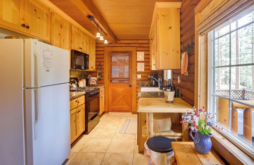 North Upper Truckee Cabin | Authentic Log Cabin w/Hot Tub in South Lake Tahoe