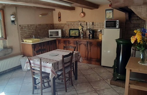 La Vaivre Cottage | Authentic renovated farmhouse with fireplace in the Vosges