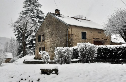 La Vaivre Cottage | Authentic renovated farmhouse with fireplace in the Vosges