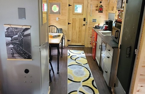 Valley Head Cabin | Authentic Train Caboose! Less than 5 minutes to Desoto Park, Falls, Mentone
