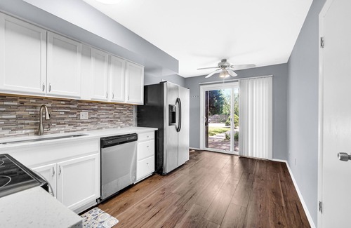 Munster Apartment | AVAIL 10/19- 2BR CONDO by Shops Hospitals & Chicago