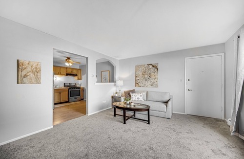 Crown Point Apartment | AVAIL 12/22 - 2 bed/1 bath APT downtown Crown Point