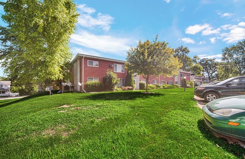 Crown Point Apartment | AVAIL 12/22 - 2 bed/1 bath APT downtown Crown Point