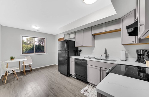 Munster Apartment | AVAIL 2/2/26- NEW 2BED CONDO by Hospital & Chicago