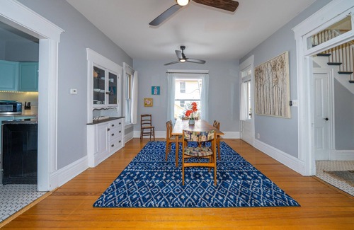 Mapleton Hill Apartment | Available from now until Aug 18th. Walk to Pearl St, Central AC