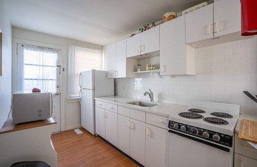 Avalon Condo | Avalon BEACH BLOCK with a POOL: 1 Bedroom