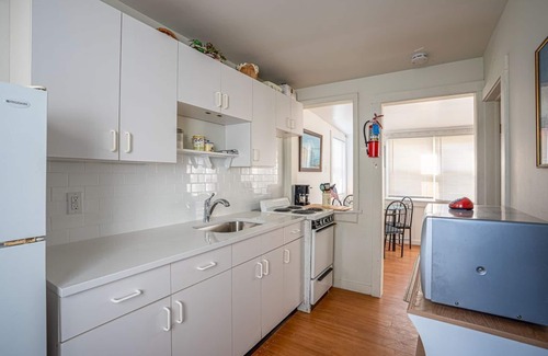 Avalon Condo | Avalon BEACH BLOCK with a POOL: 1 Bedroom