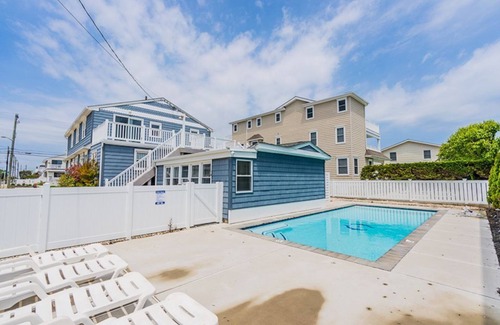 Avalon Condo | Avalon BEACH BLOCK with a POOL: 1 Bedroom