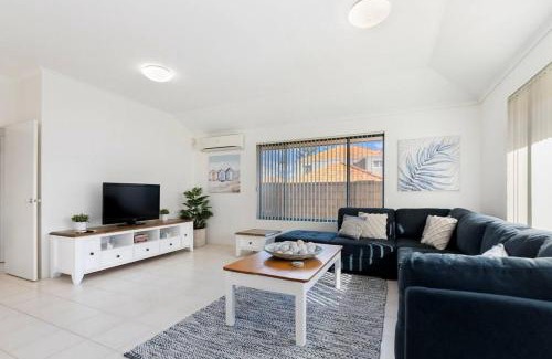 Wannanup House | Avalon Beach Escape ~ Family Favourite with Wifi
