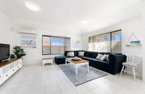Wannanup House | Avalon Beach Escape ~ Family Favourite with Wifi