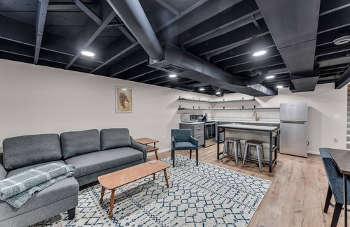 Topeka House | Avalon Gage House