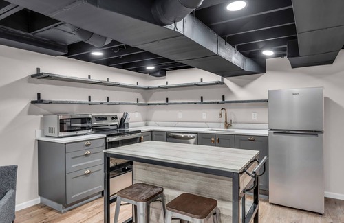 Topeka House | Avalon Gage House