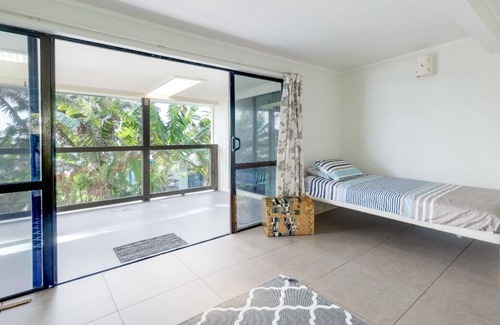 Avarua House | Avaro Beach House - with shared pool