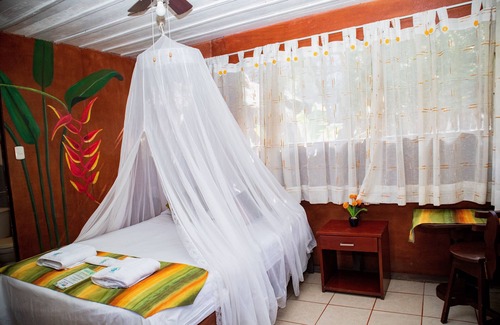 Indiana Cabin | Avatar Amazon Lodge & Canopy Park