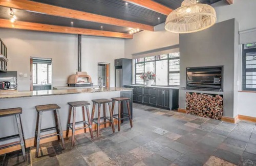 Stellenbosch House | Avemore Manor House -Exquisite winelands home with Breathtaking Views