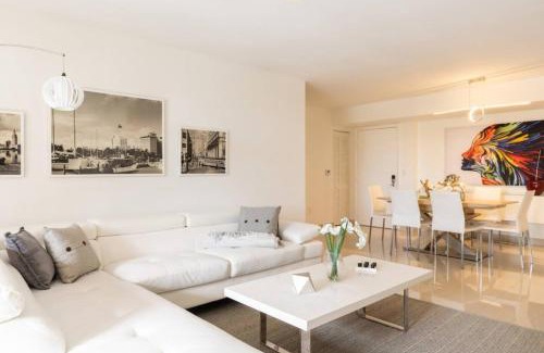 Aventura House | Aventura Mall Apt with Pool a Tennis Court and Free parking