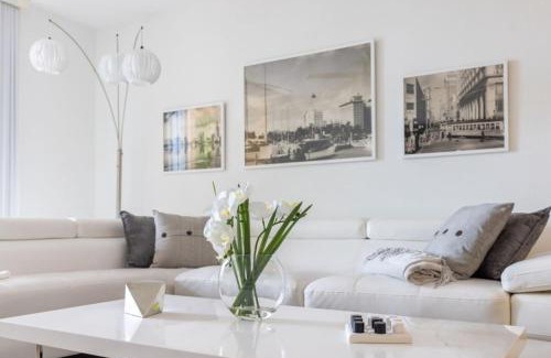 Aventura House | Aventura Mall Apt with Pool a Tennis Court and Free parking