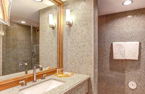 Costa Mesa Hotel | Avenue of the Arts Costa Mesa, a Tribute Portfolio Hotel