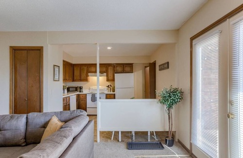 Mount Moriah House | Aviator's Lounge 2BR 1Bath WiFi Close to Airport 1