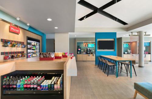 Des Plaines Hotel | avid hotels - Chicago O Hare - Des Plaines