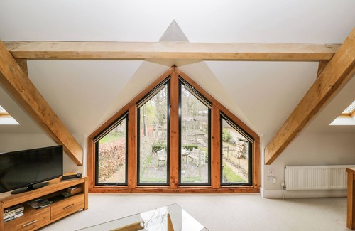 Salisbury Cottage | AVON TURN VIEW, romantic, with a garden in Alderbury