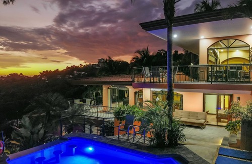 Manuel Antonio House | Award Winner: TripAdvisor's Luxury 'Top Vacation Rental'- Walk to Beach and Park