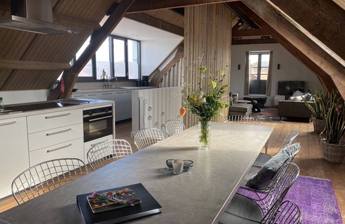 Noordwijk House | Award winning luxury ‘flowerbulb barn’ near the beach and Keukenhof (10p)