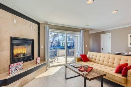 Newport Shores House | Awesome 3BR 2BTH 1 Block To Beach C2