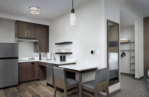 Bozeman House | Awesome Find! 2 Spacious Units, FREE Bfast, Pool, Short Drive to Josephine Park!