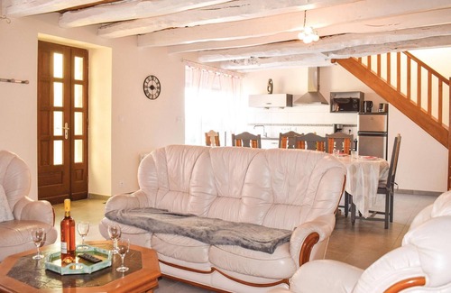 Le Cambout House | Awesome home in Le Cambout with WiFi