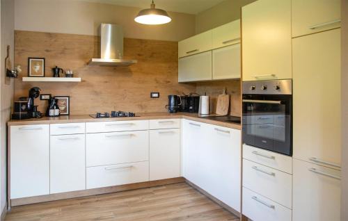 Brestova Draga House | Awesome Home In Mrkopalj With Kitchen