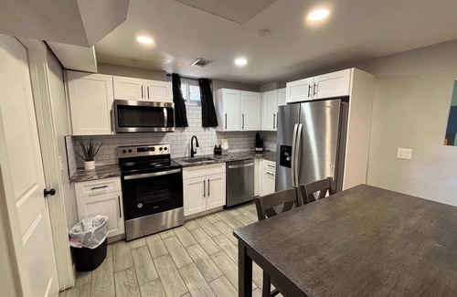 Twin Lakes House | Awesome Two King Bed Lower Close to all in Denver