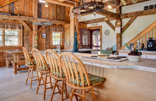 Sunday River Area Cabin | Awesome Views! 3 minute drive to the Sunday River liftsnSleeps 8