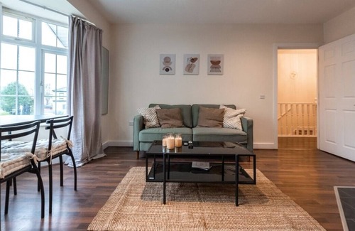 Shirley Apartment | Axinite - 3 Bedroom Flat With Parking