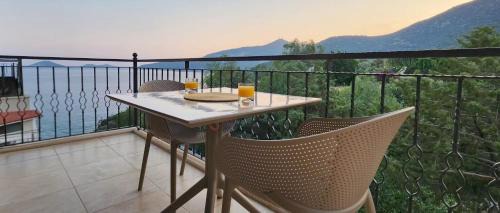 Kalkan Apartment | Azure Haven - A Seaside Retreat Surrounded by Nature