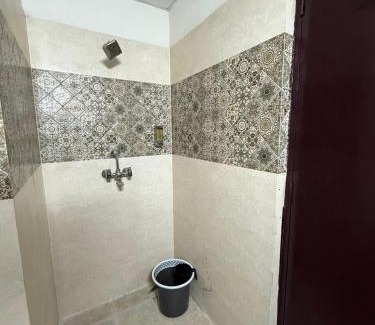 Greater Noida Apartment | Azure Haven by The Grid Homestays