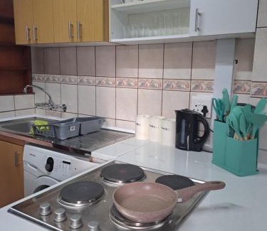 Lansdowne House | Azzure Apartments 4 sleeper Crawford