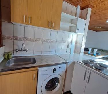 Lansdowne House | Azzure Apartments 4 sleeper Crawford