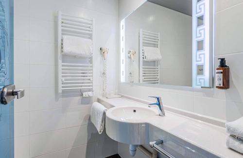 Colmar Hotel | B&B HOTEL Colmar Liberté 4 étoiles