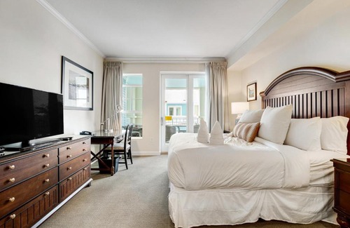 Isle of Palms Hotel | B214 Residence at Sweetgrass