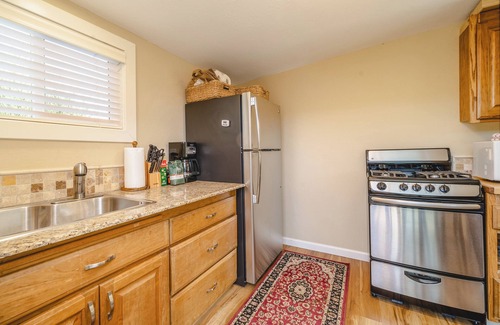 Woodacre Cottage | Baby Hawk Nest with Hot Tub and Views