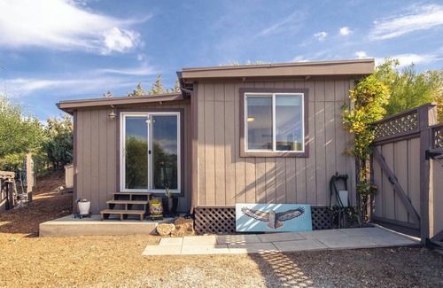 Woodacre Cottage | Baby Hawk Nest with Hot Tub and Views