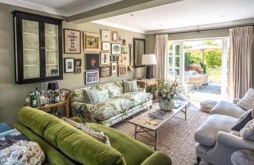 Hundon House | Bachelors Lodge