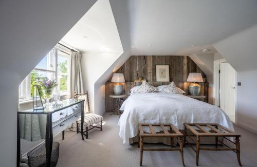 Hundon House | Bachelors Lodge