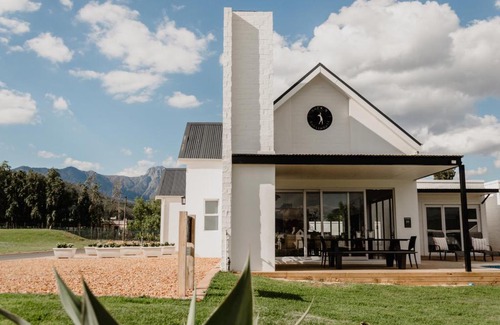 Robertson Apartment | Back 9 Guest House