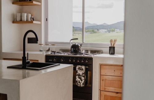 Robertson Apartment | Back 9 Guest House