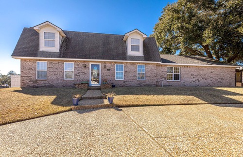 St. Martin House | Back Bay Biloxi Bayou, Private Pool and Movie Room!