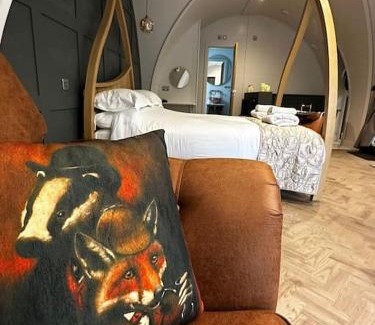 Storwood House | Badger at Owlet Hideaway - with Hot Tub, near York