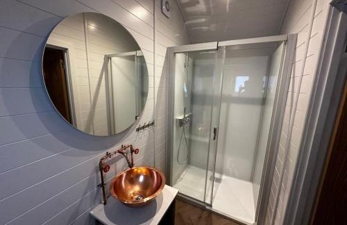 Storwood House | Badger at Owlet Hideaway - with Hot Tub, near York