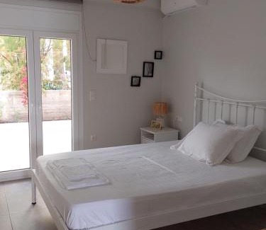 Elafonisos Apartment | Bahia- apartment by the sea